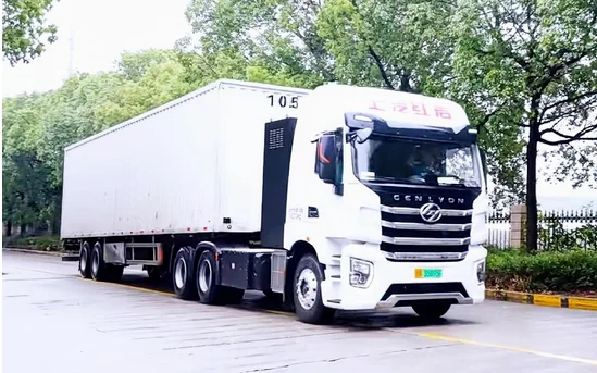 SAIC Hongyan Electric 490hp H2 Tractor Trucks New Fuel Efficient Vehicles 6x4 Drive Left 20 Minutes Hydrogen Energy Filling