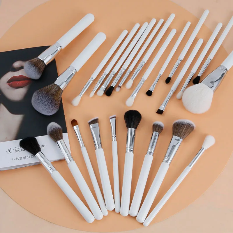 2024 Luxury Makeup Brush 24 Pcs Wooden Handle Make Up Brushes Custom Logo Professional Makeup Brush Set