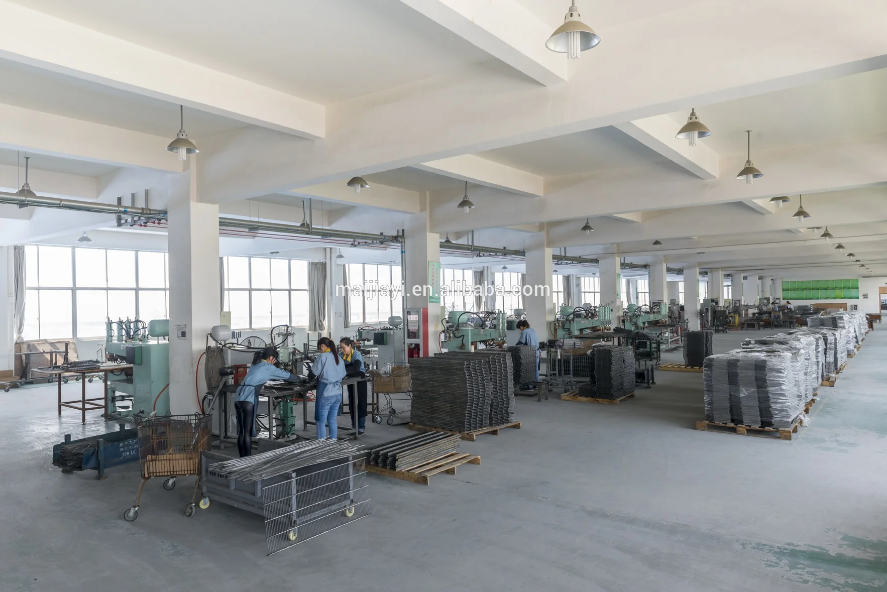 Wholesale Supermarket Shelf Accessories Chrome Wire Basket Shelves With Dividers