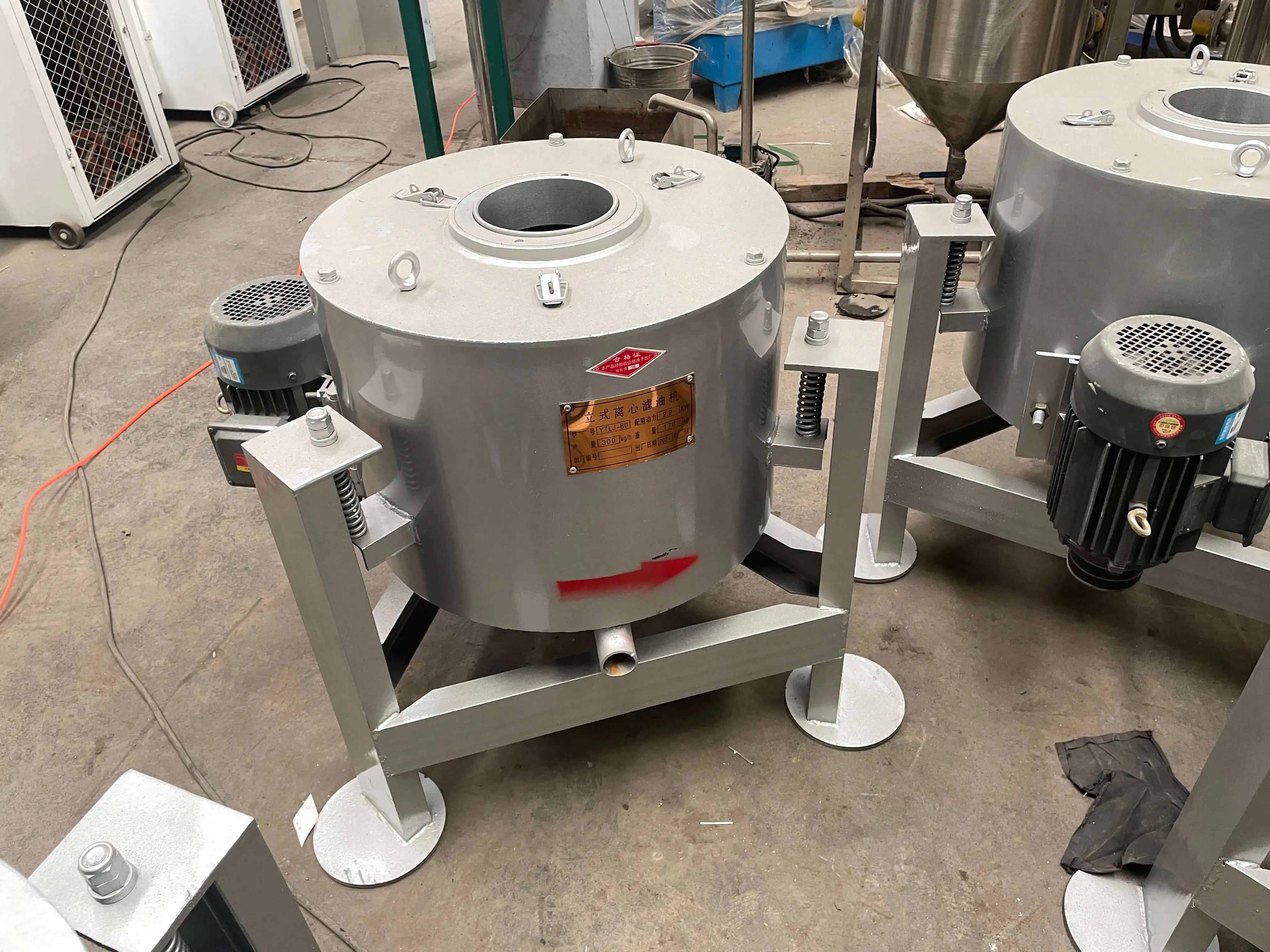 China Manufacturer 50L Herbal Hemp Essential Oil Extraction Centrifugal Filter with high efficiency