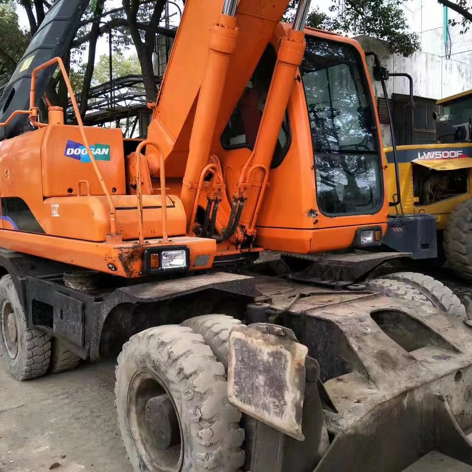 Standard used 2021 DOOSAN DX210w Korea brand, Cheap and affordable wheel Excavator Dx210w