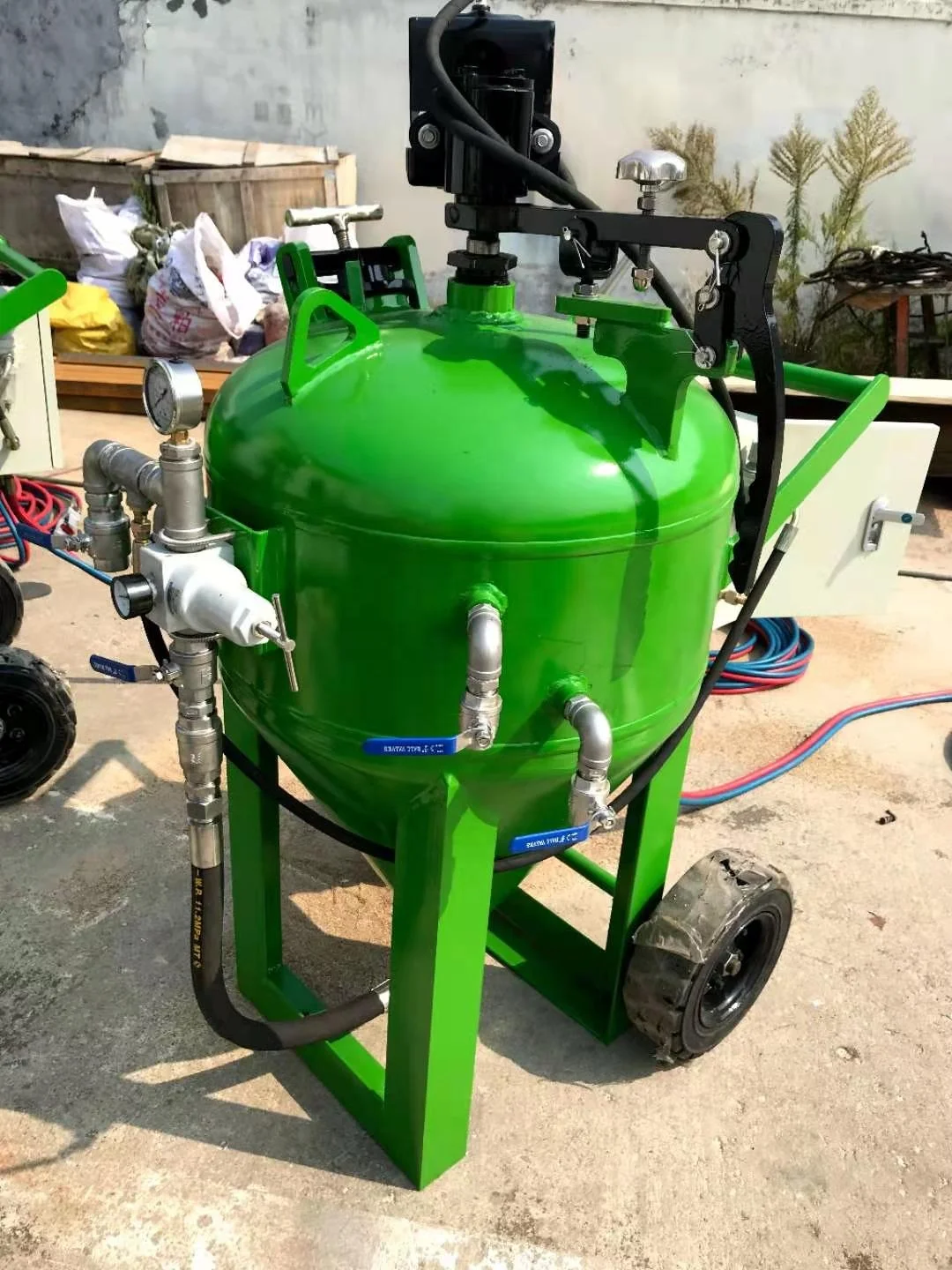 Новинка, аппарат для влажной взрывной обработки без пыли