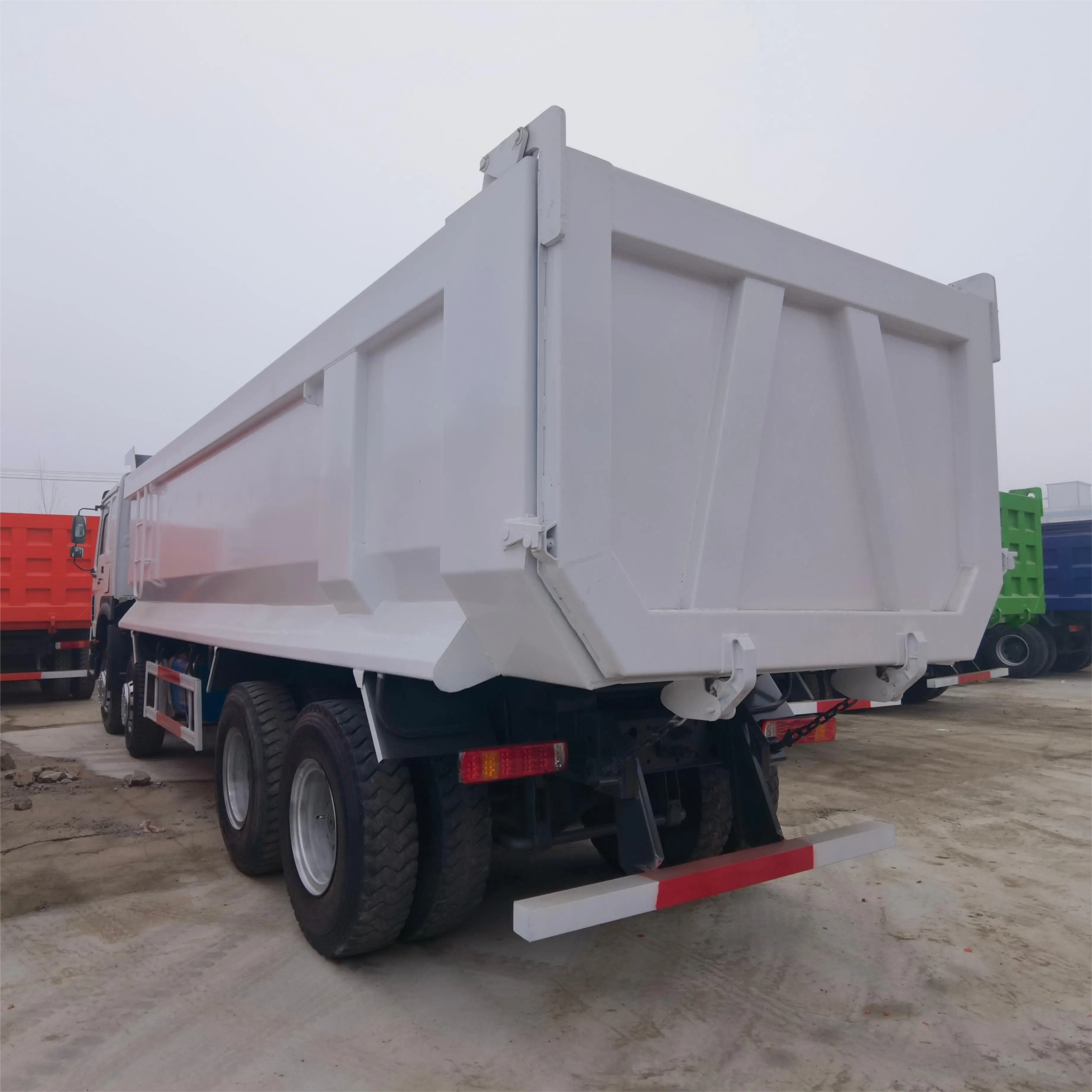 Недорогой б/у Howo 40 тонн 6x4 10 колесный самосвал с механической коробкой передач дизельное топливо Euro 5 стандарт левая 8x4 модели 336 371