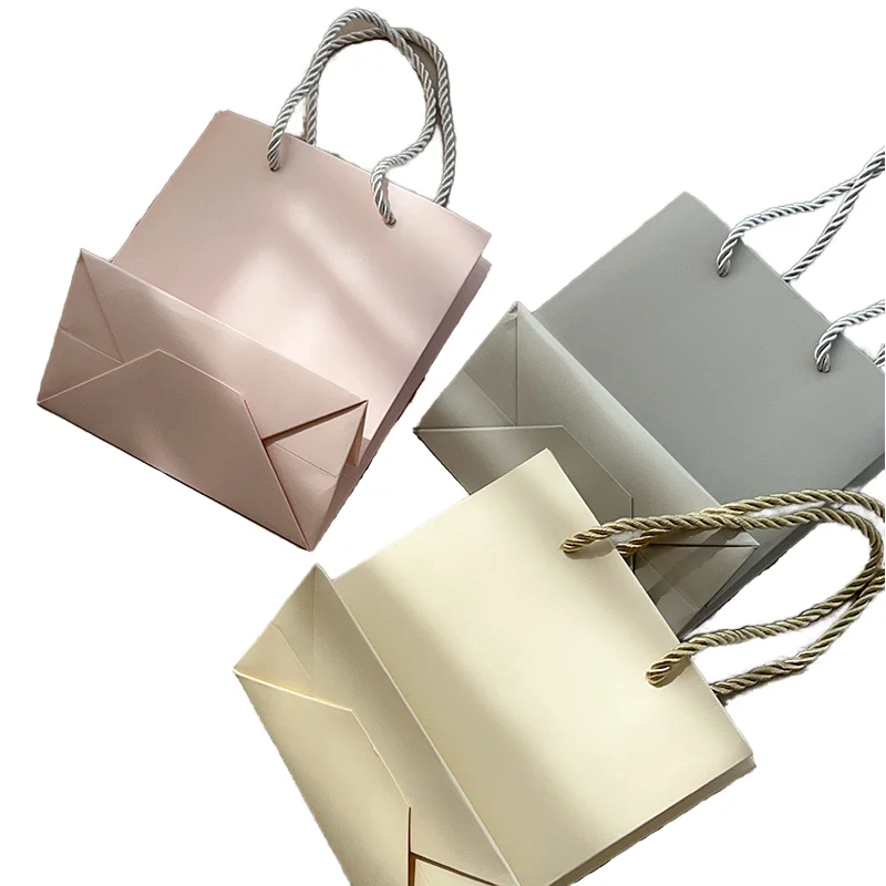 Bangdi Factory Custom Kraft Paper Gift Bag with Biodegradable Handle for Clothing Packaging Shoe Shopping Features Your Own Logo