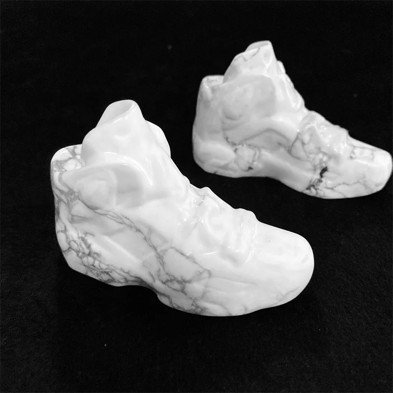 Hot Sale Natural Crystal Carving Shoe Howlite Carved Shoe For Gift Fengshui