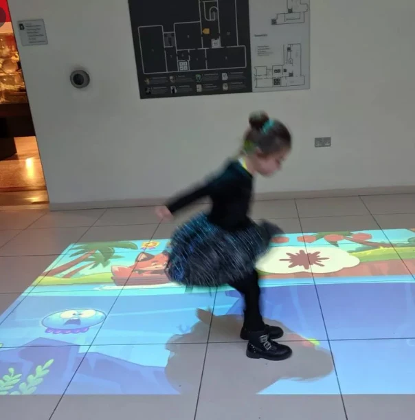 2021 популярная интерактивная система проекции стола с 3D дисплеем для винного бара клуба курортного отеля ресторана казино