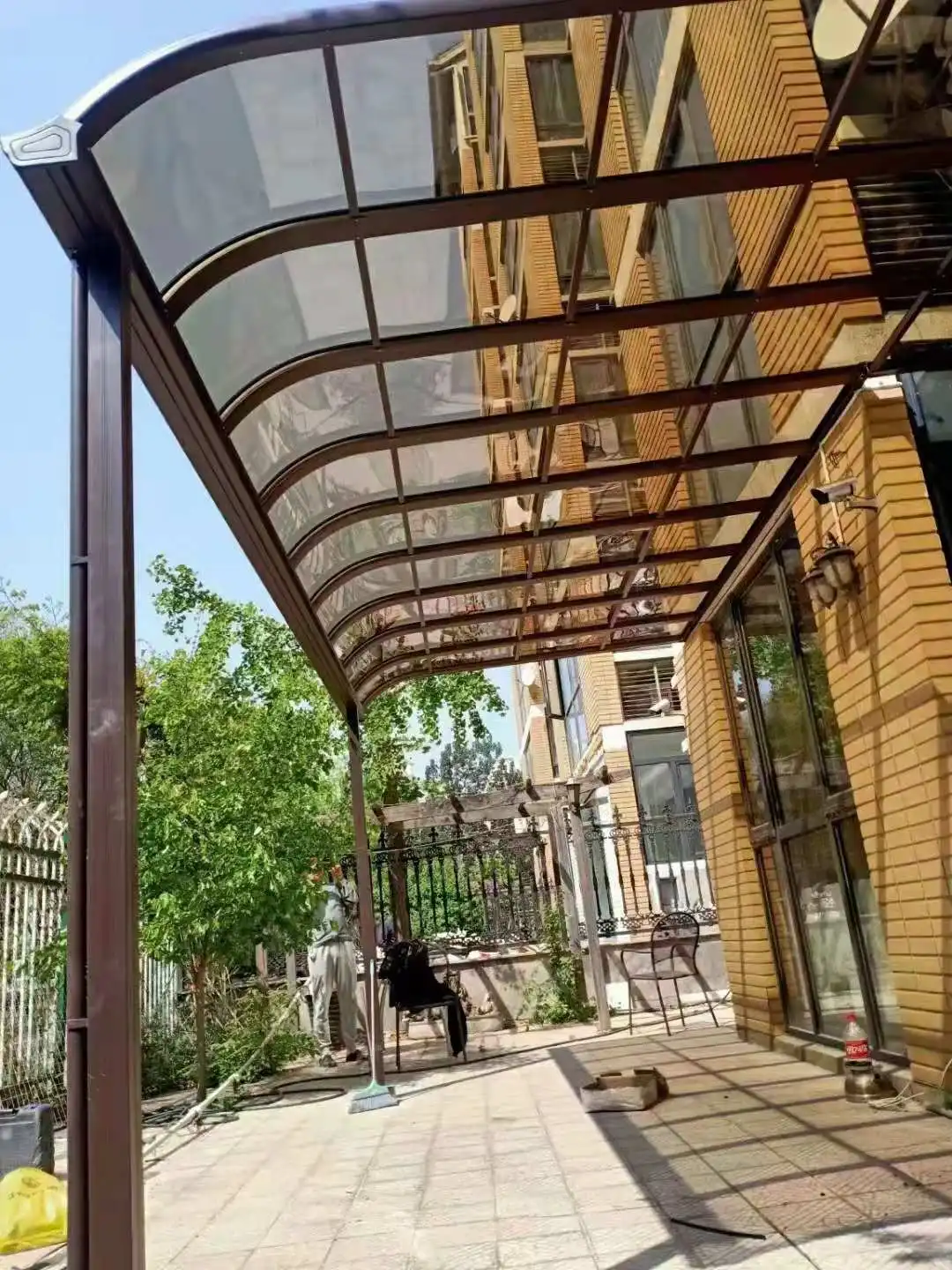  Поликарбонатный красивый и прочный террасный сарай заводская