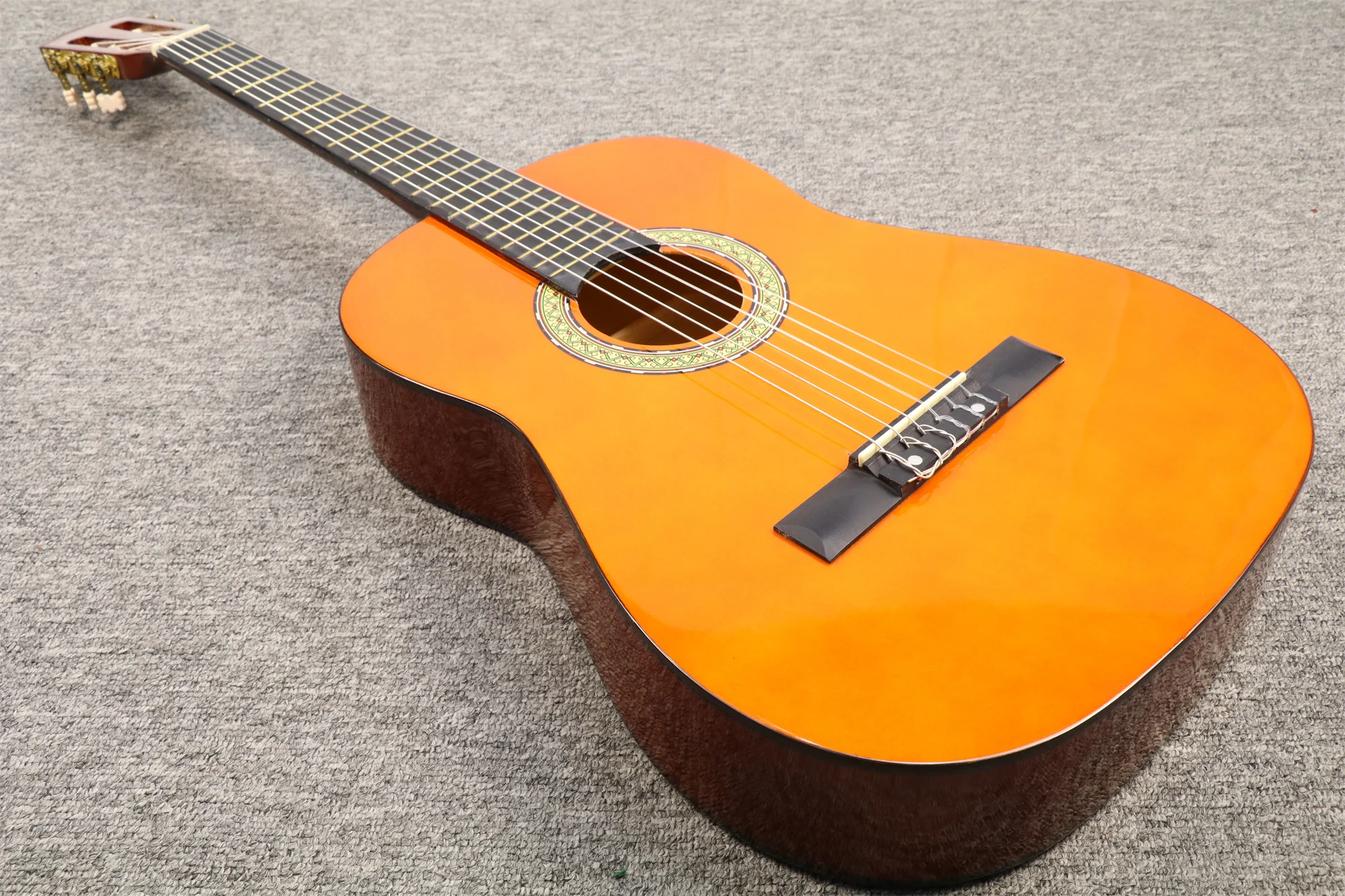 High-Quality  Affordable High-Gloss Solid Wood Acoustic Guitar For Beginners and Professionals