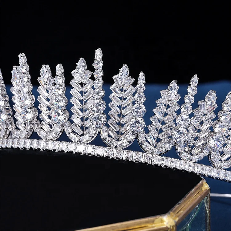Hot sale factory  wholesale sale Luxury shiny crystal large gold Baroque kings crown for pageant tiara jewelry