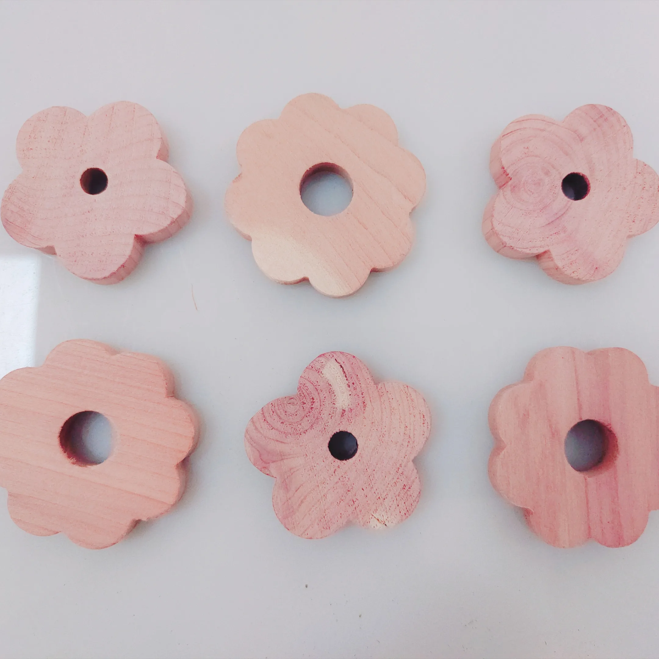 Cedar Scent Sachets for Drawers and Closets Aromatic Cedar Wood Chips Shavings Bags Cedarwood Hanger rings