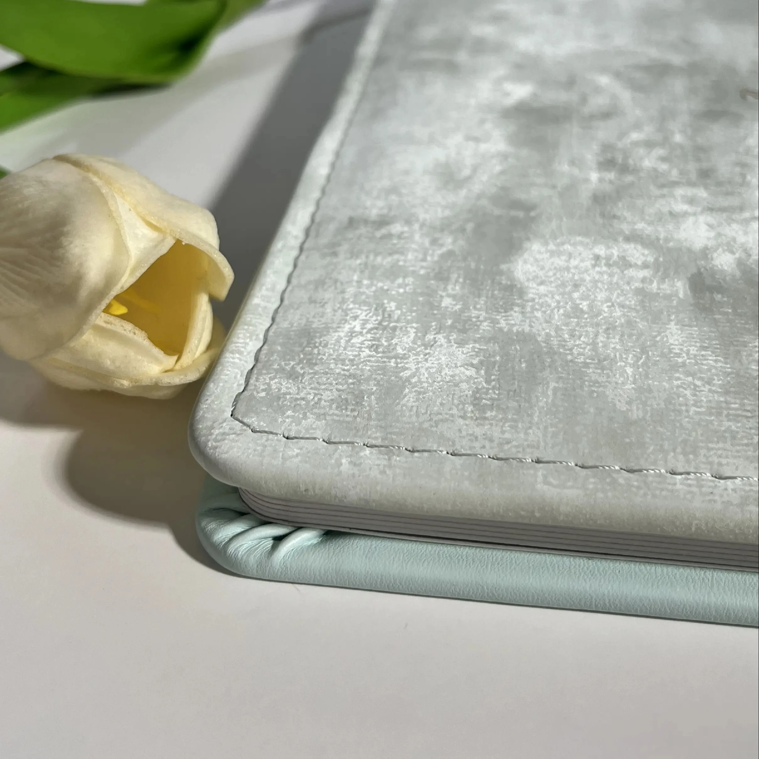 Custom flannel surface cover Design Hardcover Paper Page Lay Flat Wedding  Family Photo Album digital printing