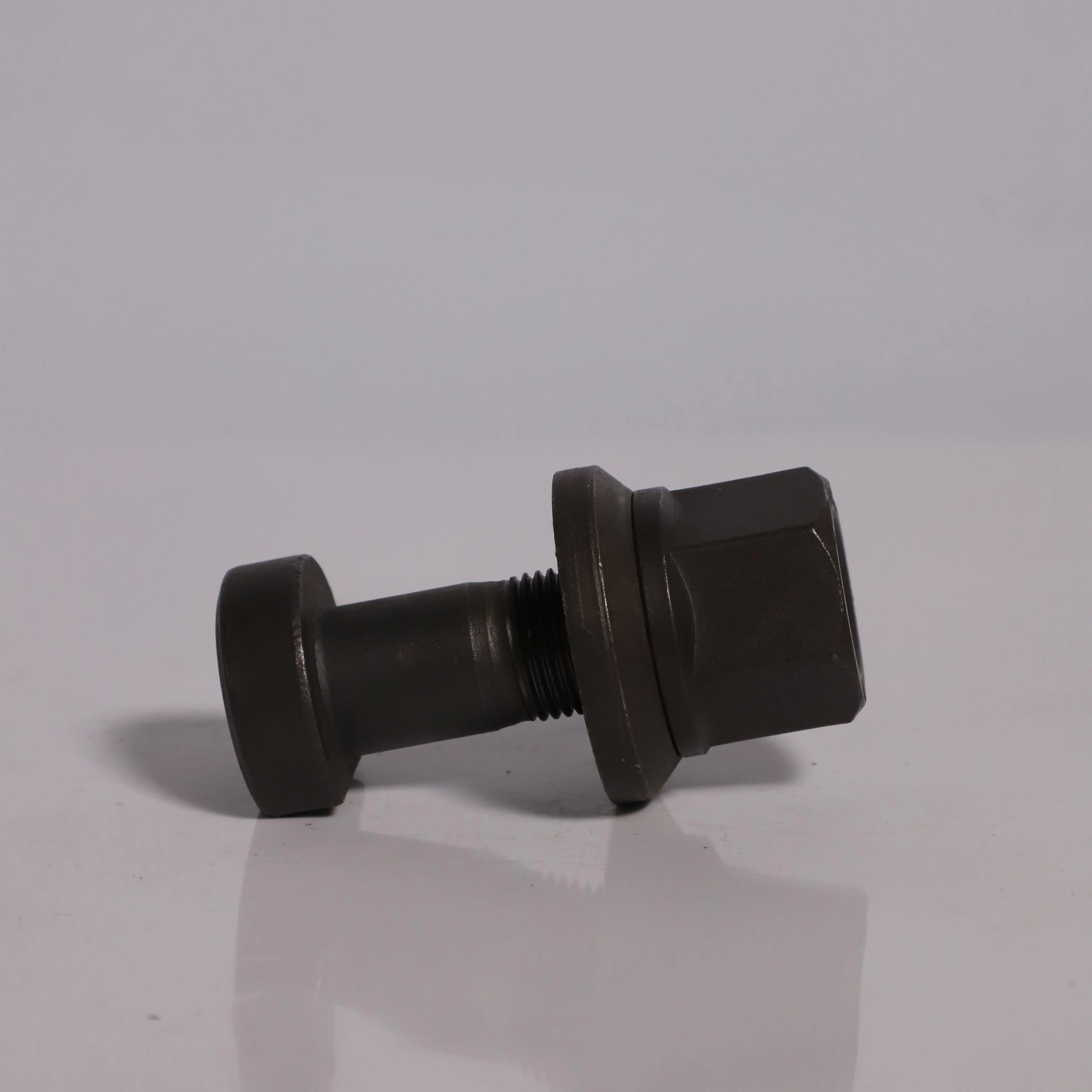 Hot Products heavy truck MAN Wheel hub bolt  M18*1.5*73  grade 10.9  wheel bolt with factory price