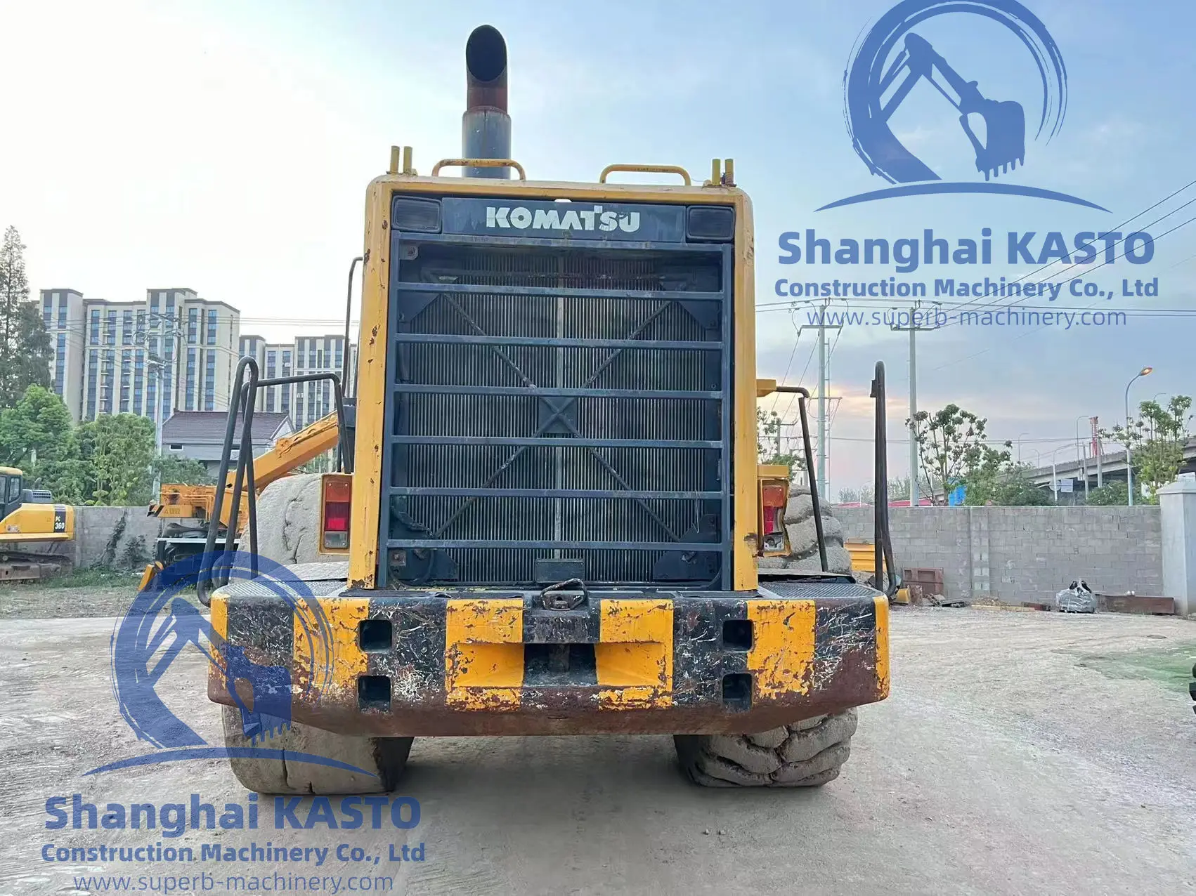 12ton heavy earth-moving payloader Komatsu WA600-3 on stock, Japan made original WA600-3 WA600-6 front end loader in Shanghai