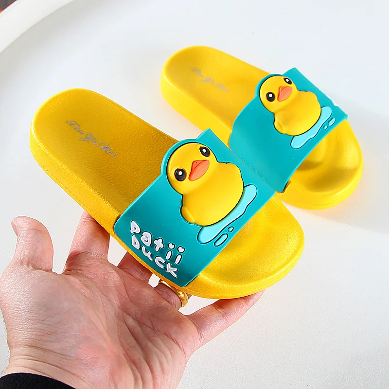 
2019 Summer Latest Design PVC Fashion Children Bath Slippers Cartoon Yellow duck kids slippers 