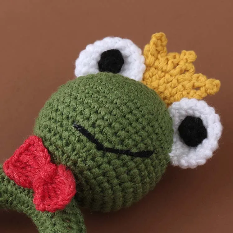 Handmade Frog knitting Rattle Infants Teething Ring Baby Teether Natural Beech Wood Ring Crochet Teeth Chewable Soothing Toy