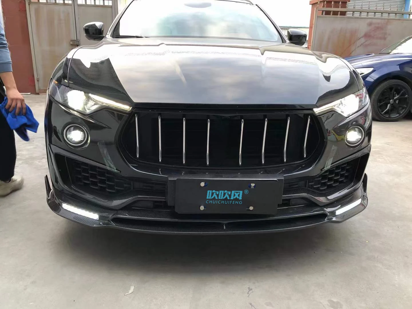 Carbon Fiber Front Splitters Eyebrows Covers Trim Frame Front Splitters for Maserati Levante Front Middle Lip Decoration