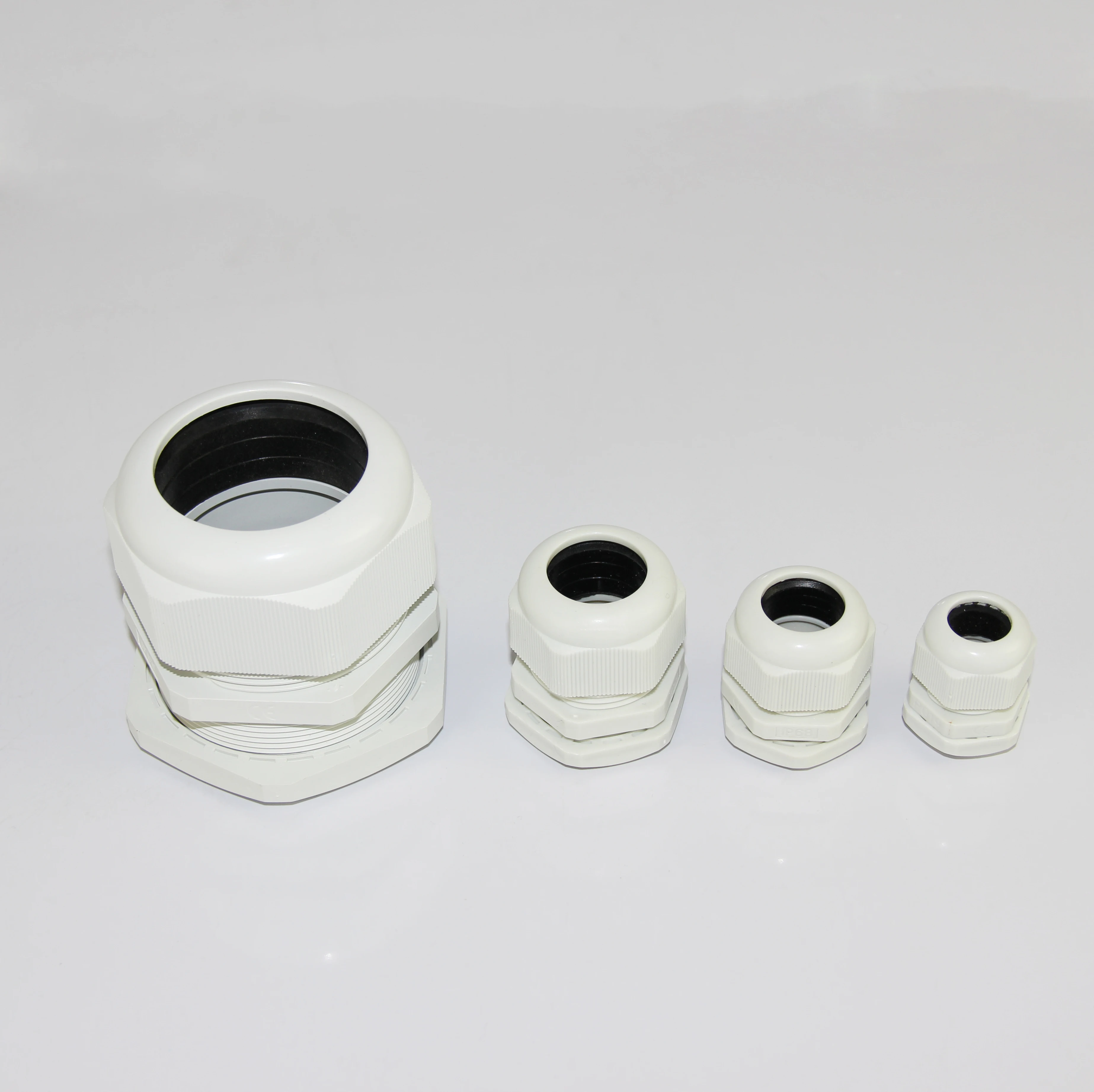 The manufacturer directly supplies high-quality plastic gland cable connectors