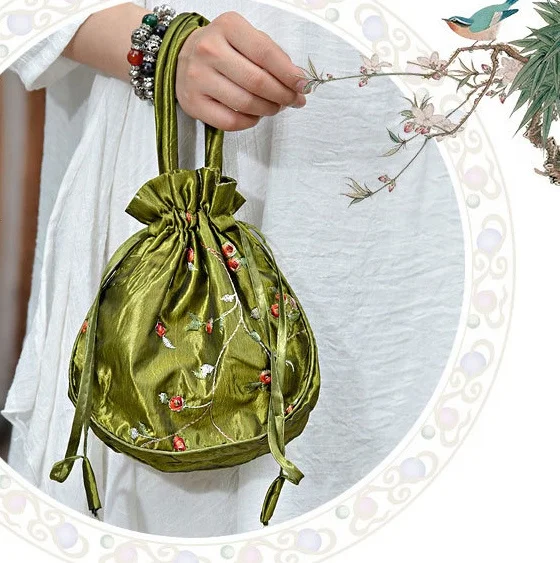 Women fashion embroidery flower decoration handmade handbag