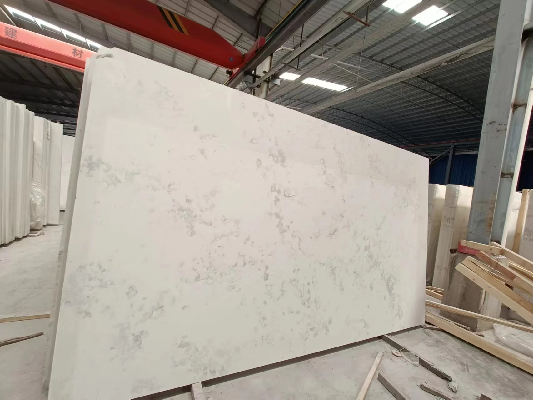 Low Silica Stone Crystal White Artificial Calacatta Quartz Countertop With Grey Veins Calacatta Quartz Stone Slab