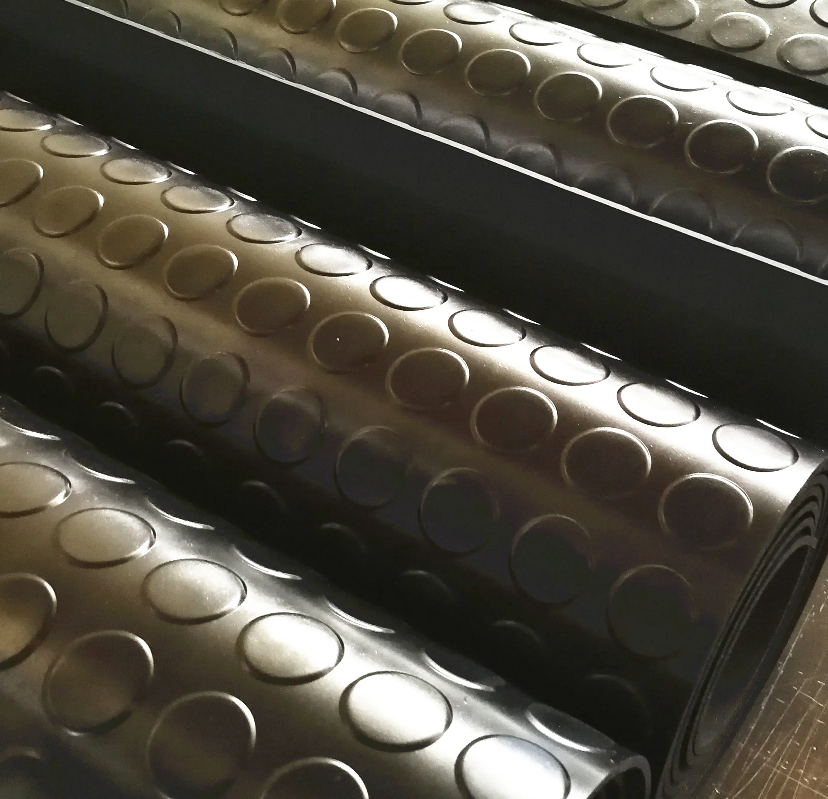 Industrial black SBR studded rubber mat rubber flooring/coin rubber sheet/garage floor