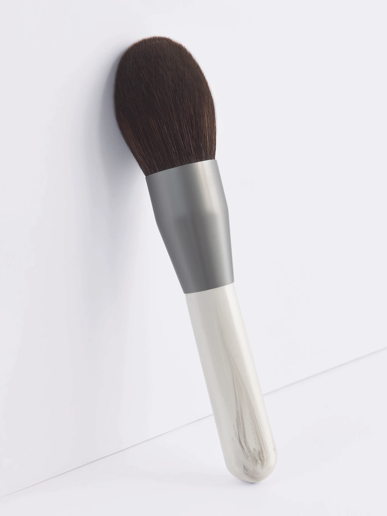 The Most Popular Single Oversized Non-Irritating Portable Nylon Hair Nose Powder Brush Can Be Customized Loog