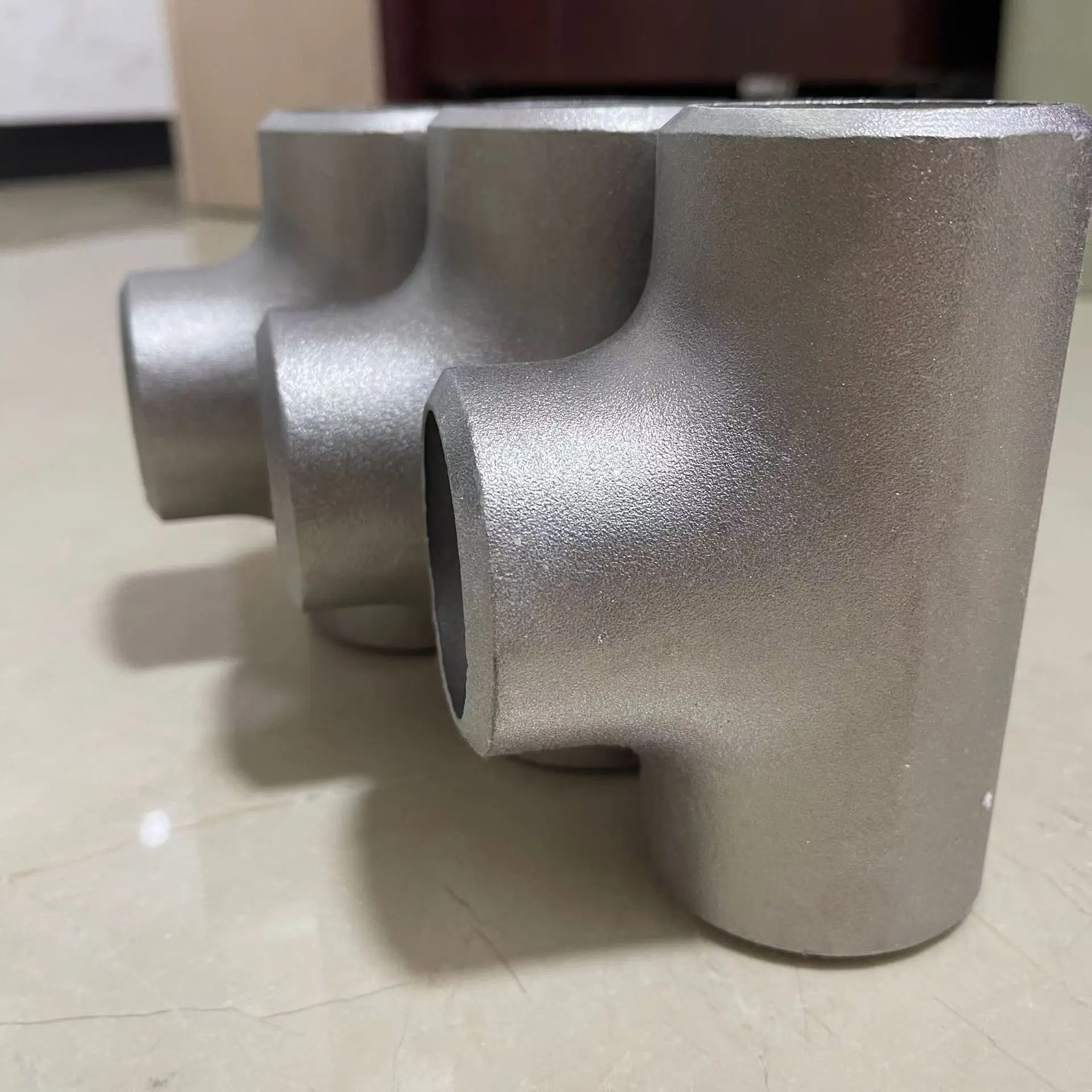 ASME B16.9 Steel Pipe Fittings Tee Carbon Steel Butt Weld Tee