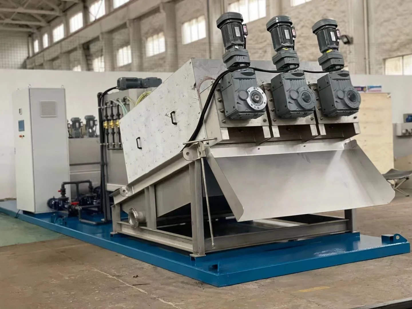 HOT Sewage Sludge Treatment Thickening and Dewatering Machine in Animal Husbandry Industry Screw Press Sludge dehydrator