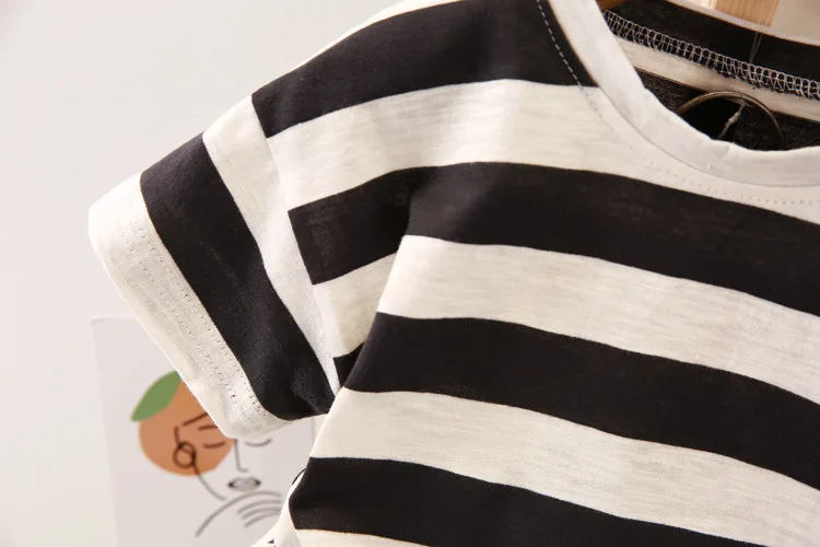 Boys striped short-sleeved solid color casual shorts summer round neck baby two-piece set