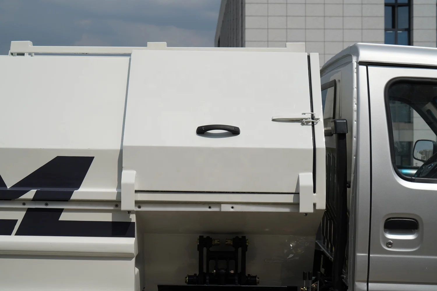 FULONGMA 4.5 cubic meter council garbage truck for parking lot