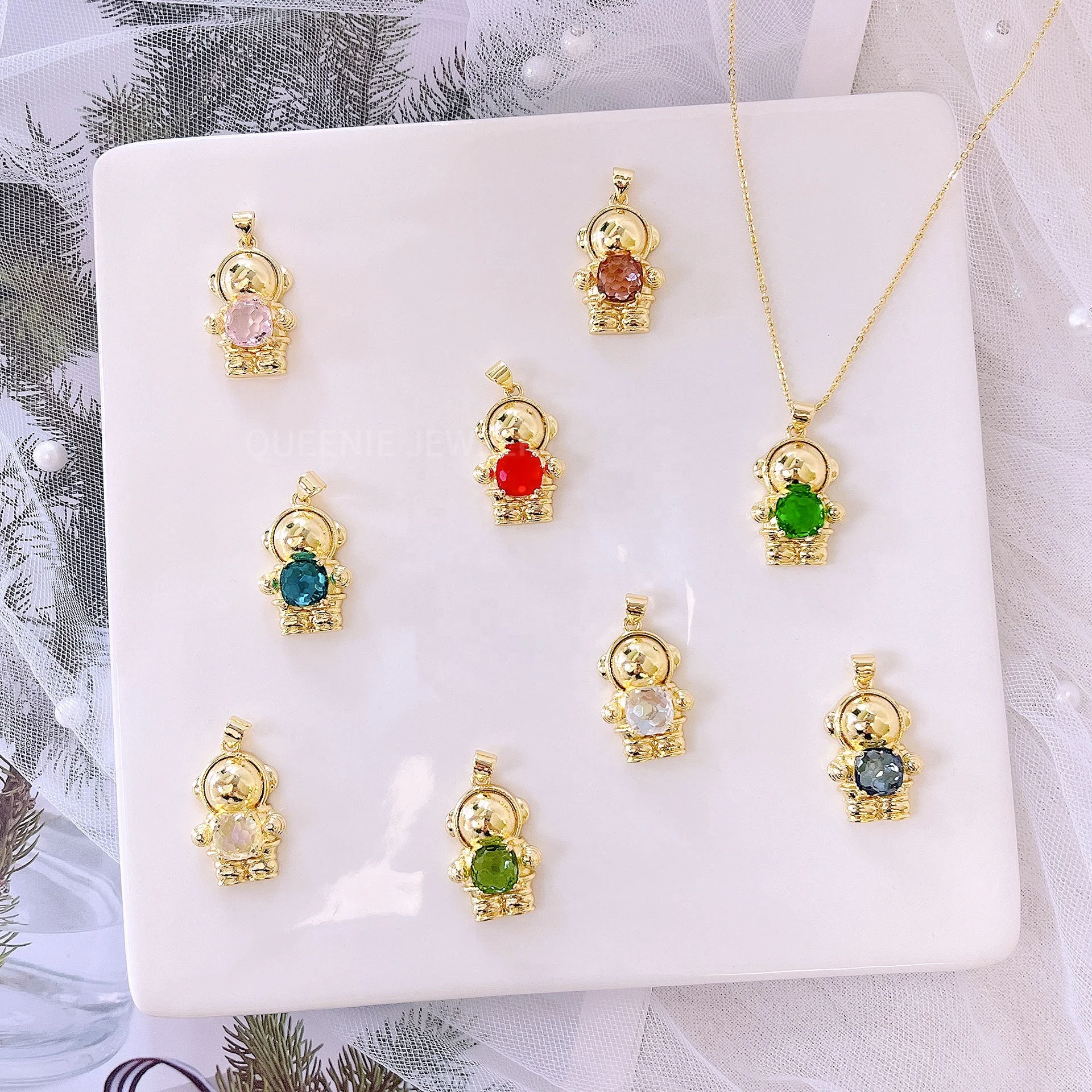 Fashion Jewelry 18k Gold Plated Zircons Star Astro Necklace Pendant for Women Astronaut Pendant necklace