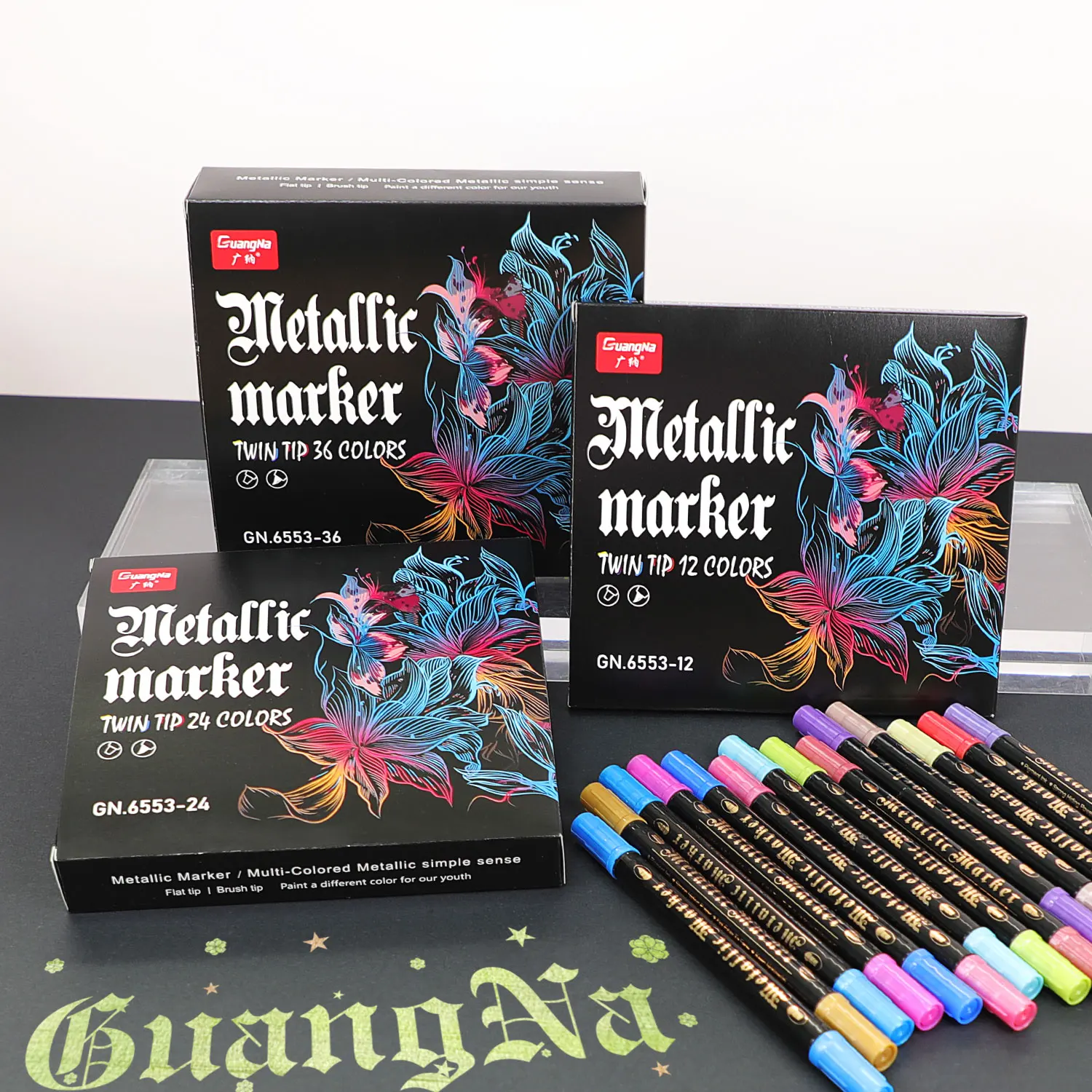 36 Colors Metallic Markers Pens Art Paint Marker Making Metallic Color Pen for Gift Brush and Flat Tips Metal DIY Drawing