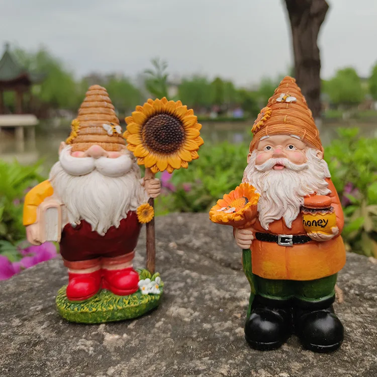 Bee Day Gift Gnomes Outdoor Gnome Ornament Resin Garden Gnome Figurines Wholesale