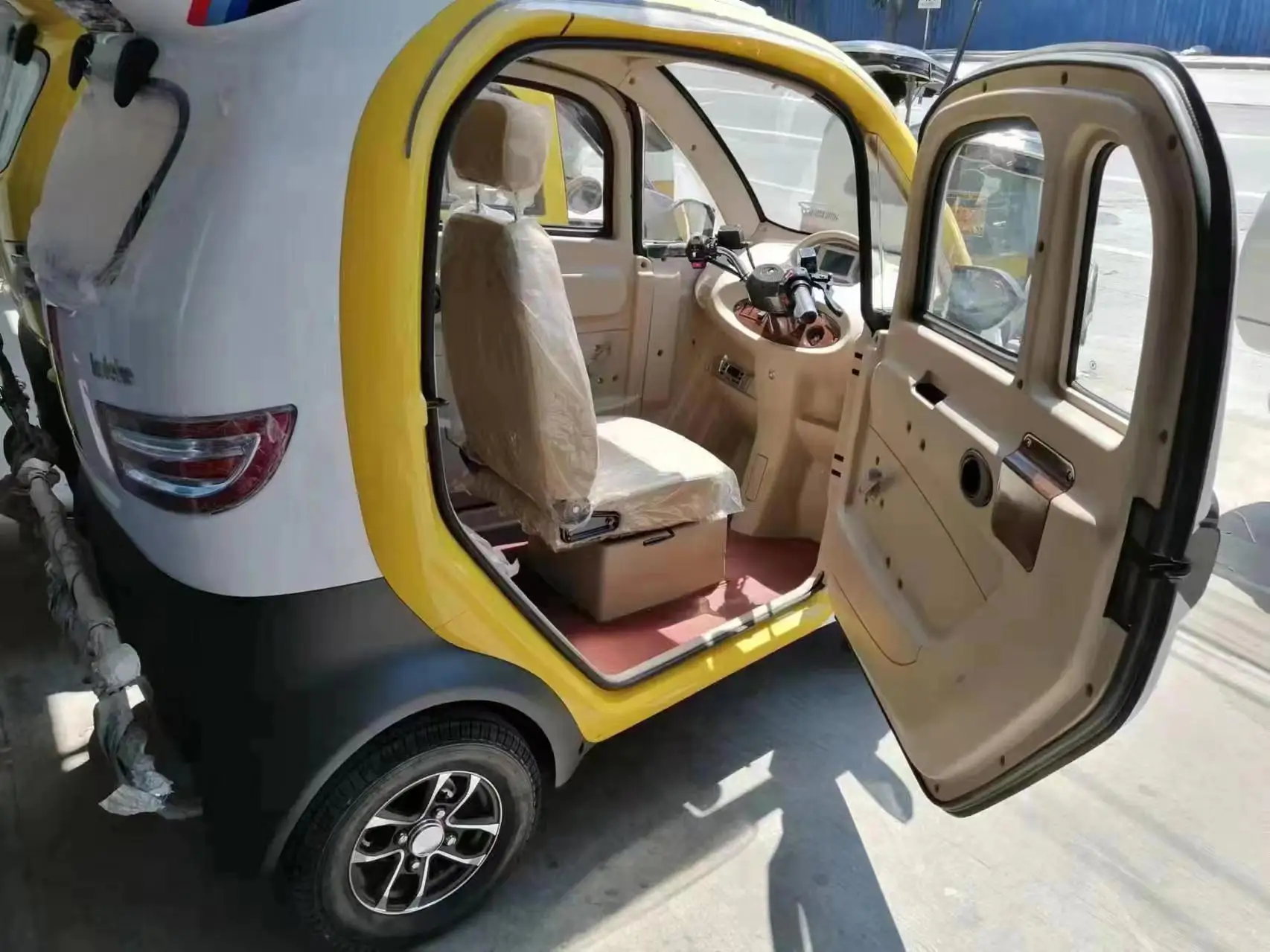 2024 EEC Motorcycle  tricycle enclosed trike motorcycle electric
