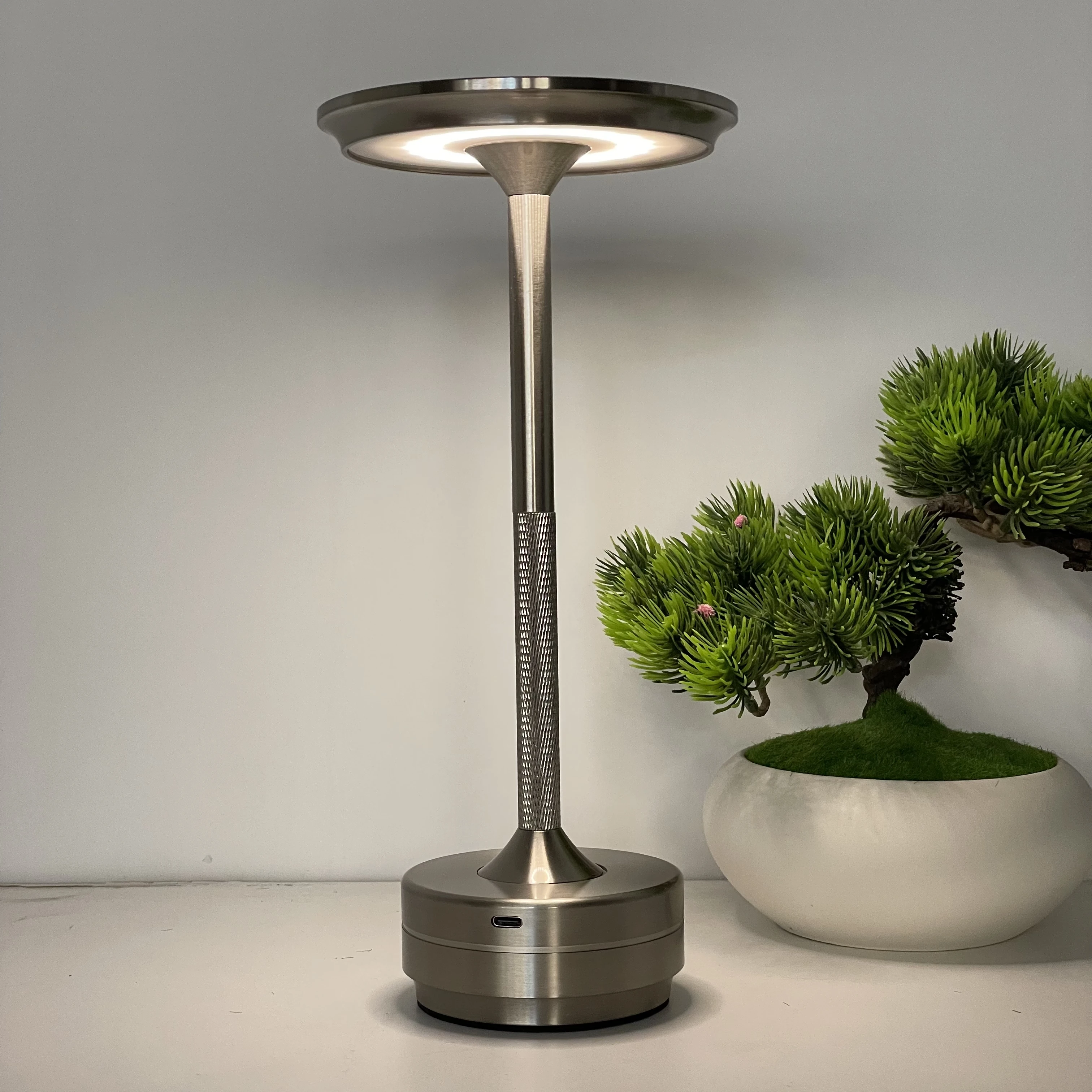 Портативная Современная Скандинавская наружная светодиодная беспроводная настольная лампа для ресторана, перезаряжаемая беспроводная сенсорная дизайнерская светодиодная барная настольная лампа