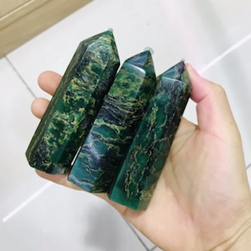 Wholesale natural crystal emerald wand point folk crafts crystal quartz tower for home decoration