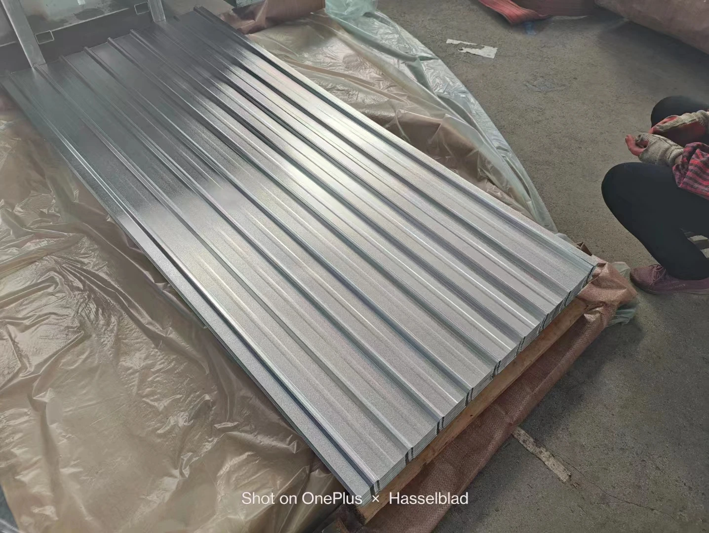 BWG30 BWG32 BWG34 Galvanized Corrugated Steel Iron Sheet for Shed Roofing Bending Cutting Welding ASTM BIS EN Tisi Certified