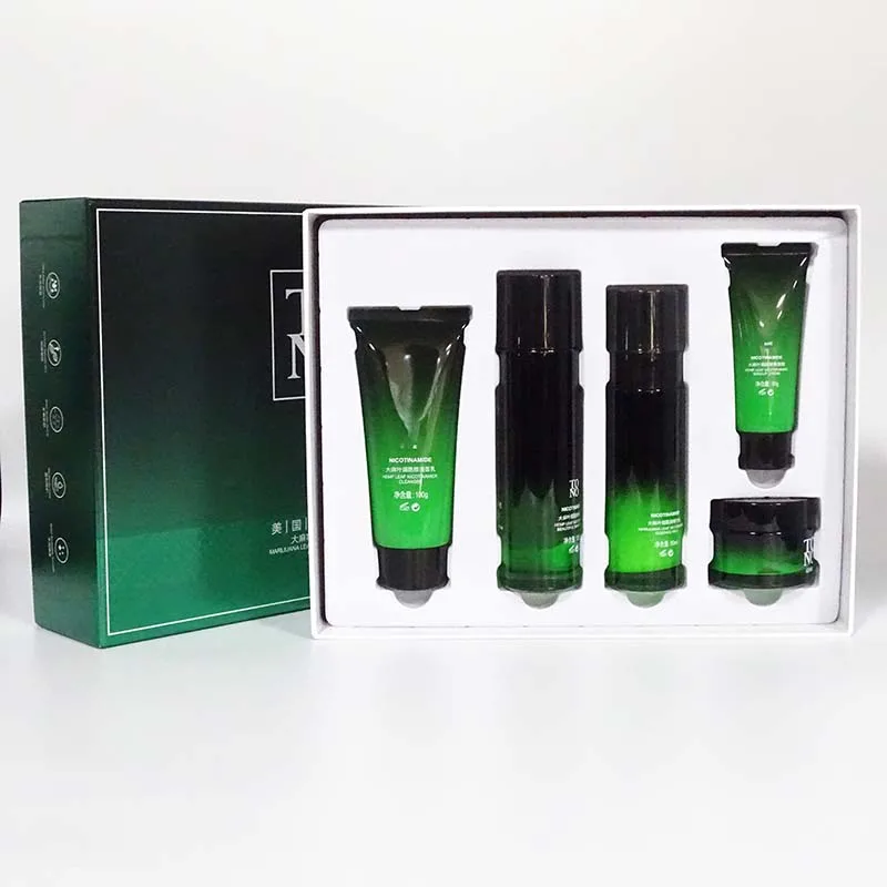 luxury cosmetic glass mist press spray bottle 30ml 50ml 1 Ounce black glass lotion pump bottle with black sprayer