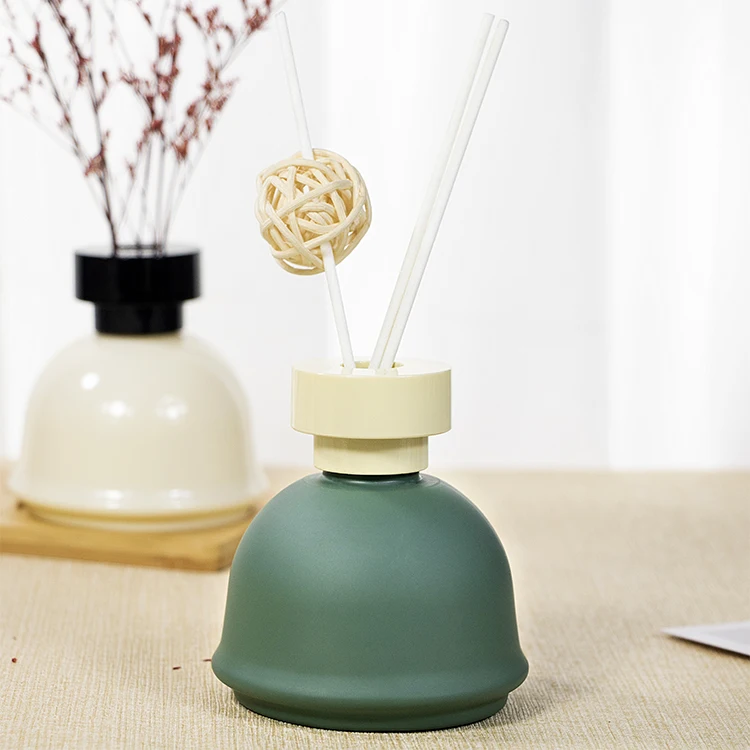 Customize Empty 120ml Empty Reed Diffuser Glass Bottles Aroma with New Lid