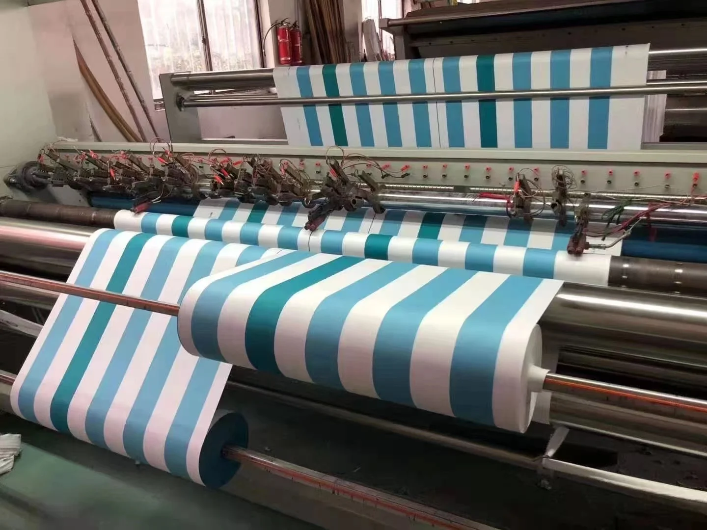 Ecofriendly sand free microfiber striped beach towel for travel camping