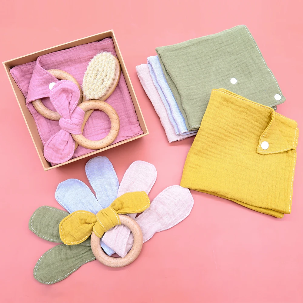 Newborn Shower Gift Set Box Souvenir Baby Cotton Blanket Teething Baby Rattle Milestone Wooden Toy Set