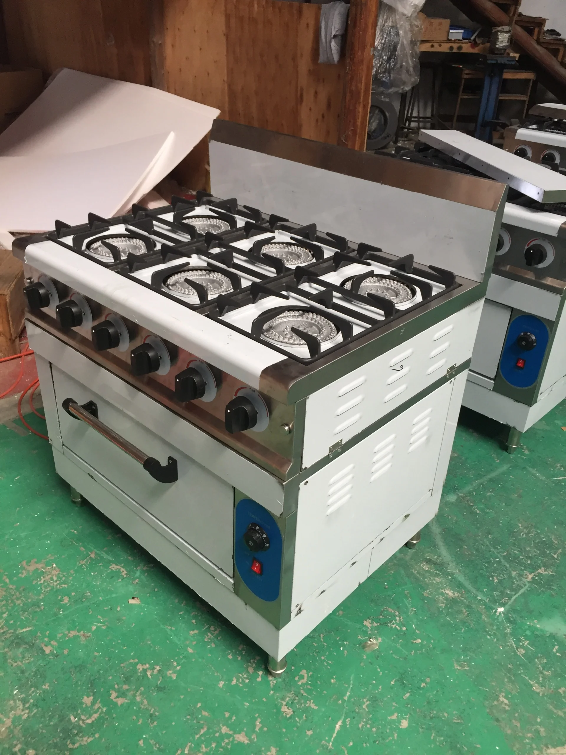 Газовая плита с 6 горелками