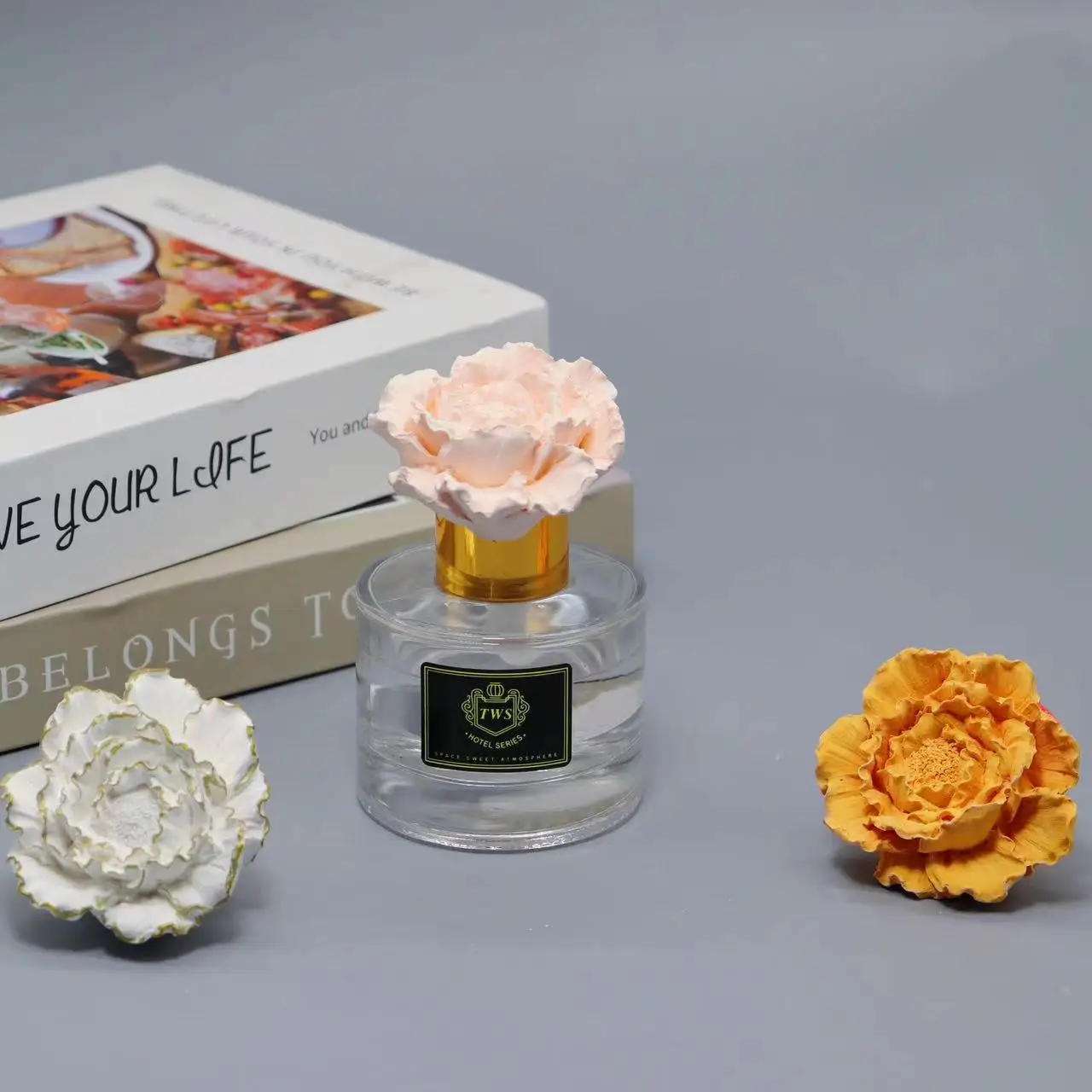 Wholesale Handmade Decorative Glass Bottle Reed Diffuser Aromatherapy Fragrance Oil Reed Diffuser With Aroma Diffuser Flower