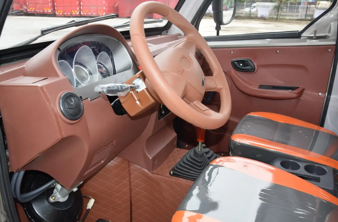 Best tricycle heavy load 3000kg 800CC closed cabin cargo tricycle three wheels cabin cargo tricycle