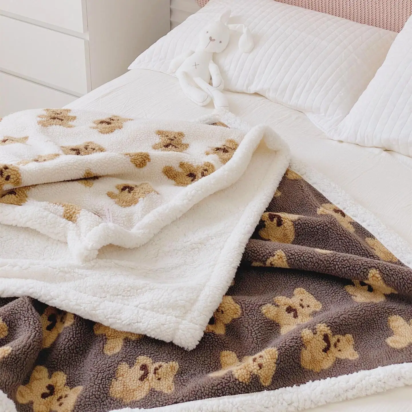 Wholesale soft warm cozy sofa bed coral sherpa throw fleece blanket baby blanket with cute bear pattern