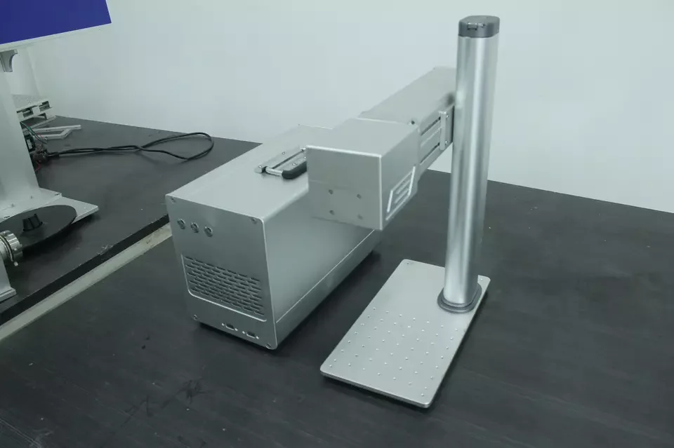 TIPTOPLASER fiber flying laser marking machine 20w 30w 50w 100w 3d metal optical fiber laser marking machine