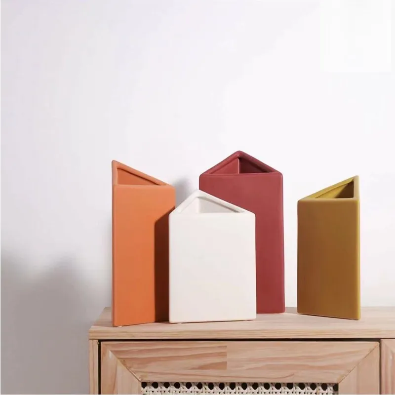 China Decoration Style Triangular Prism Flask with Inclined Mouth Gorgeous Designs Vases for Living Room Wedding