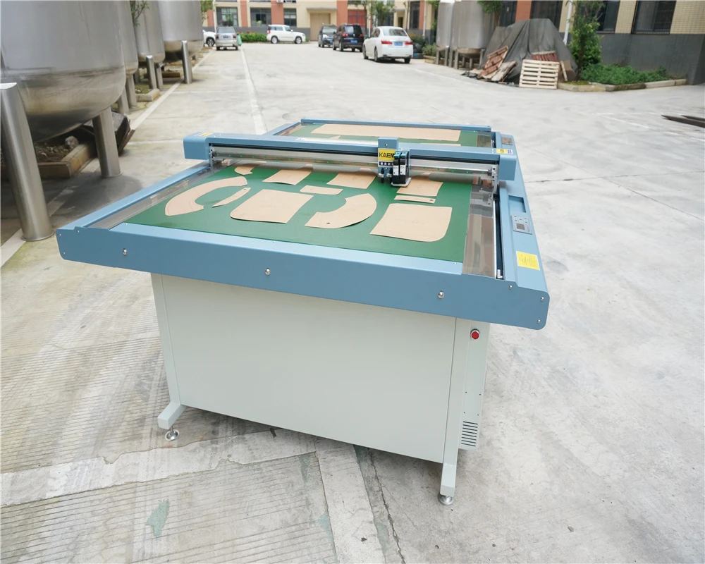 Multifunctional Tungsten Blade Non Laser Cutting Plotter 1200mm To 1800mm Vinyl Stickers And Wool Felt