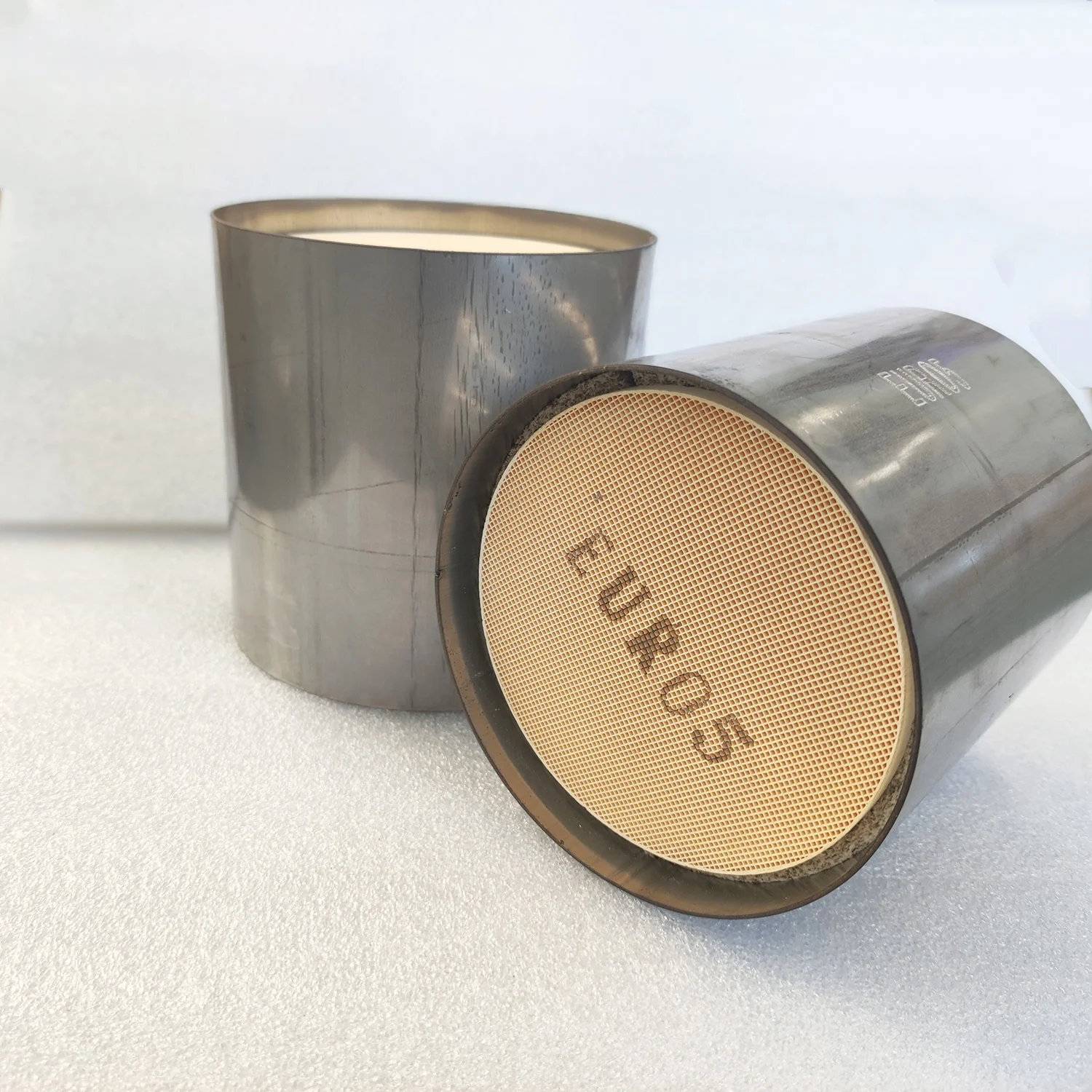 Exhaust Spun Universal Round Honeycomb Ceramic Substrate Three Way Catalyst For Auto Engine Catalytic Converter