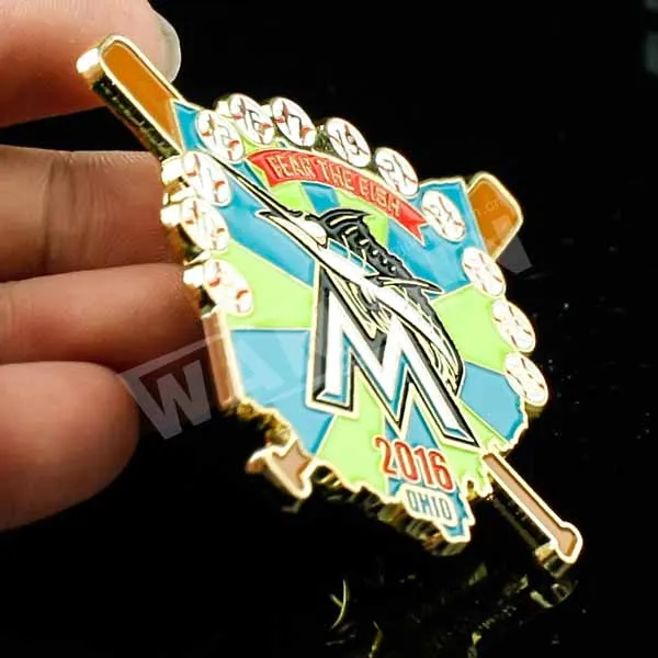 2019 Manufacturers China Hard Enamel Lapel Pin Custom Christmas lapel pins Customized design cheap enamel lapel pin
