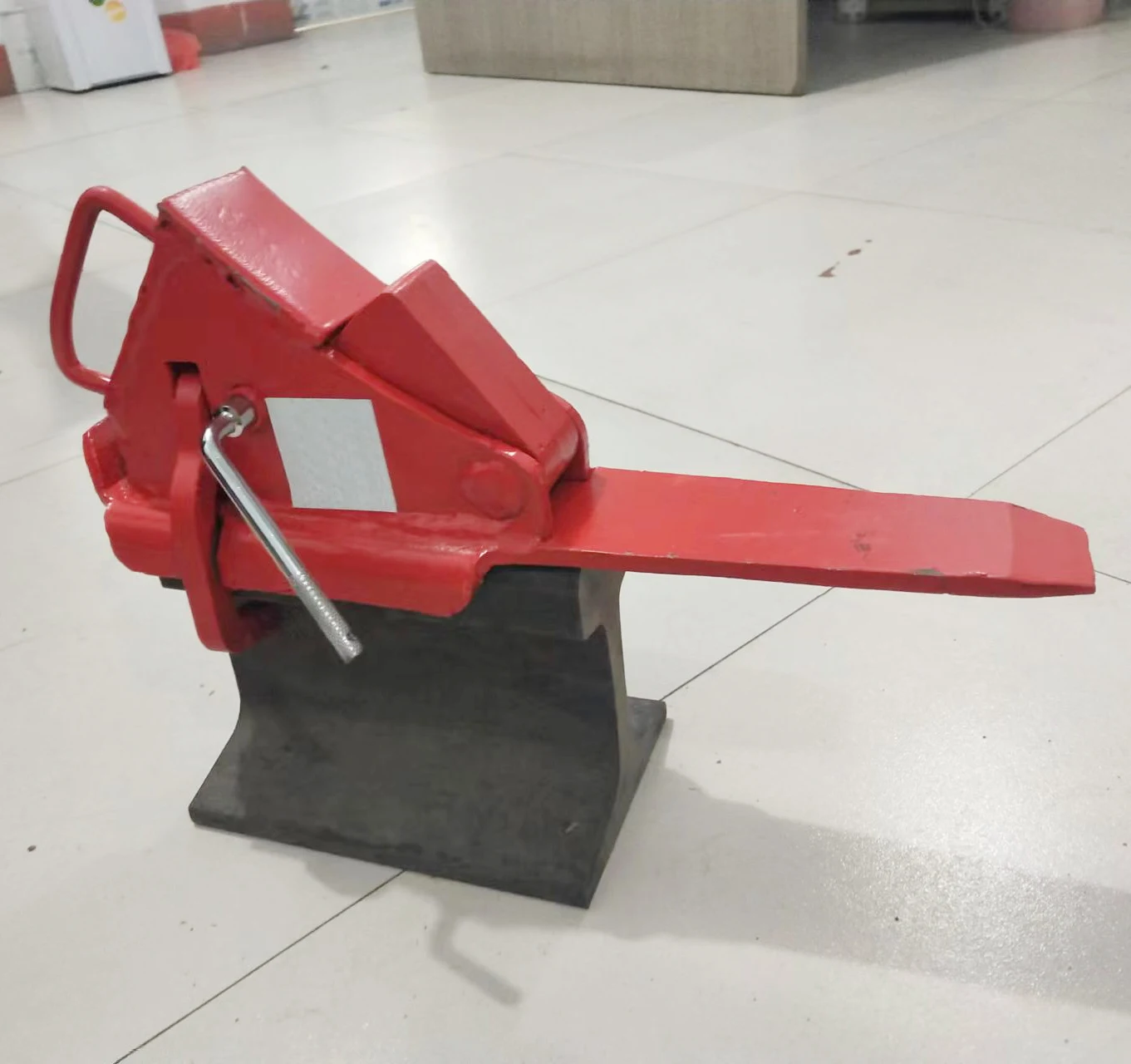 Under the train wheel Railway brake shoe Railway Freight Train Brake Shoes Rail Stopper